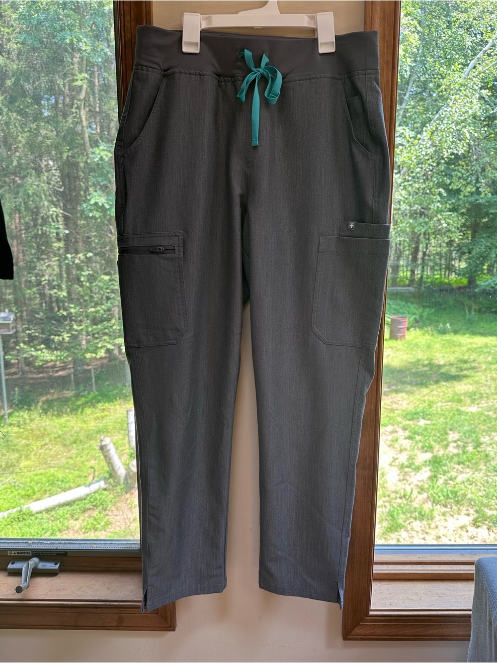 Women’s FIGS Gray Drawstring Cargo Pants